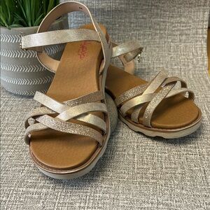 Jellypop Metallic Strappy Sandal in Gold